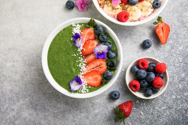 Comment préparer un smoothie bowl à la banane et beurre de cacahuète pour le petit-déjeuner ?