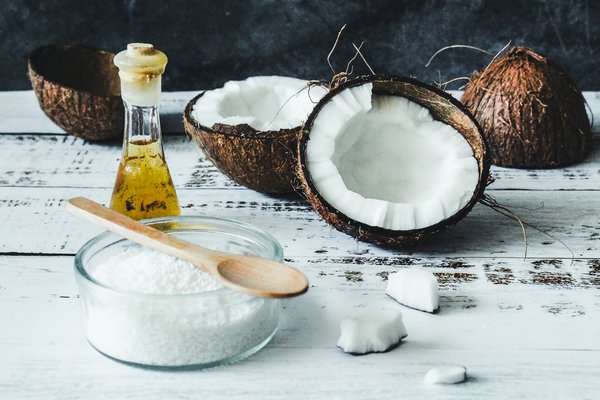 Quels sont les avantages de l'utilisation de l'huile de coco dans des recettes minceur?